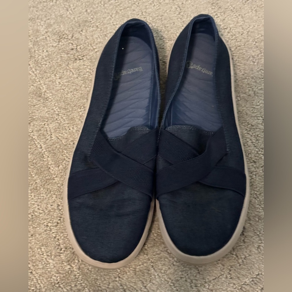 Baretraps women’s slip on shoes size 9m navy blue